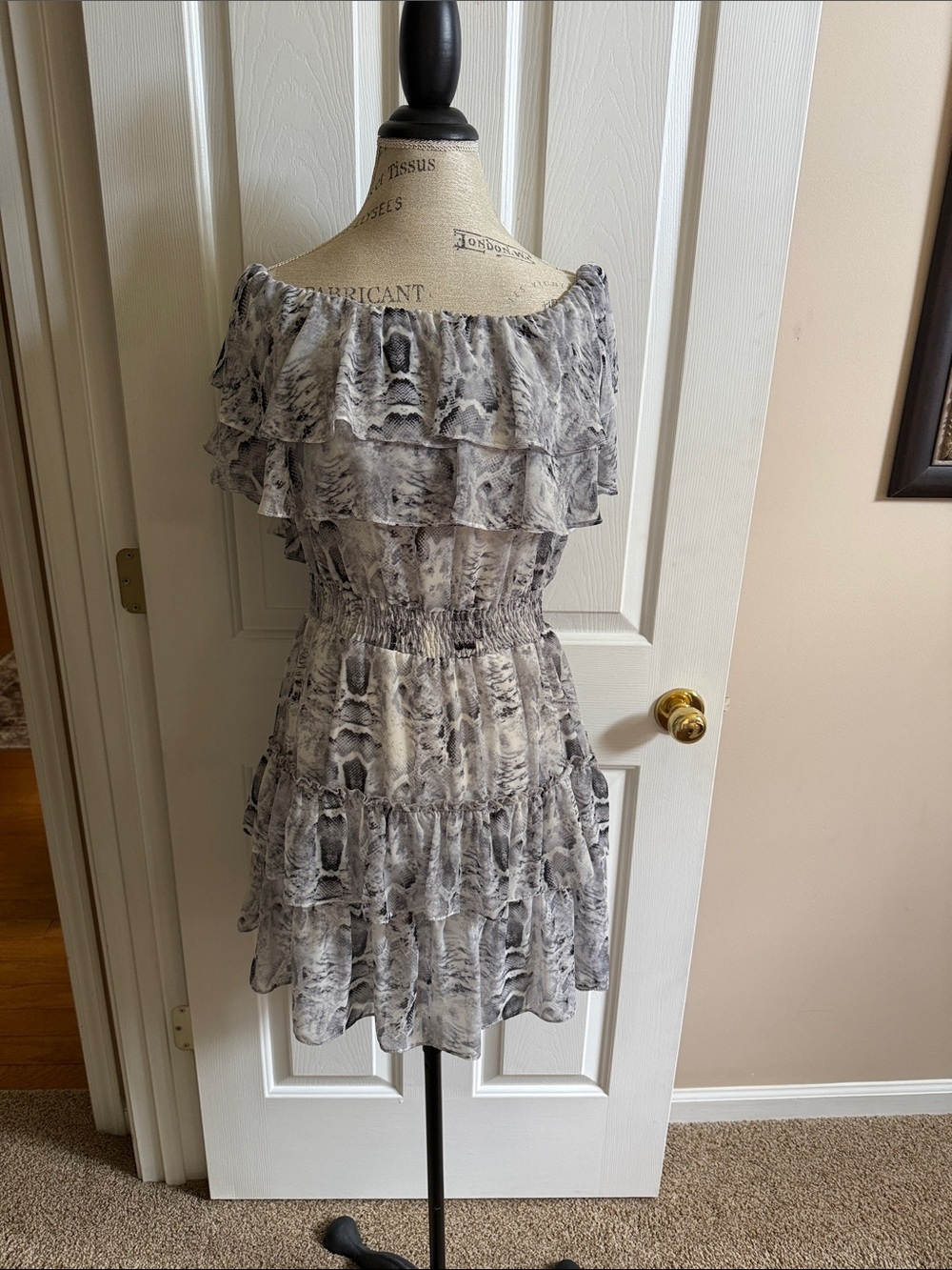 🌸 Aura | Off-Shoulder Tiered Ruffle Mini Dress in Gray Snake Print
